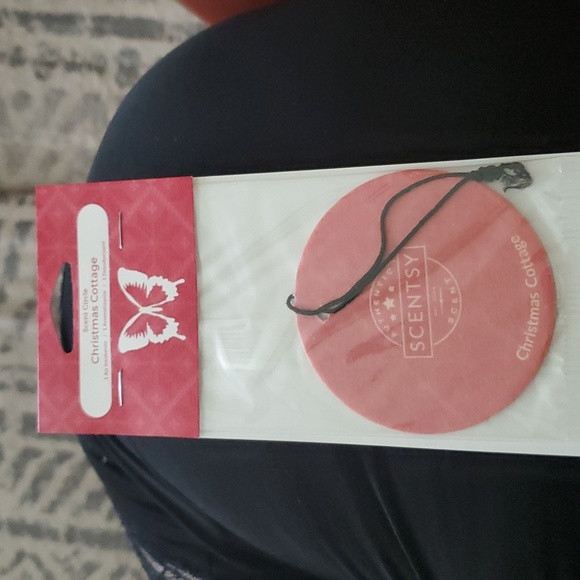 Scentsy Scent Circle Christmas ๐ Cottage ๐ - Picture 1 of 3